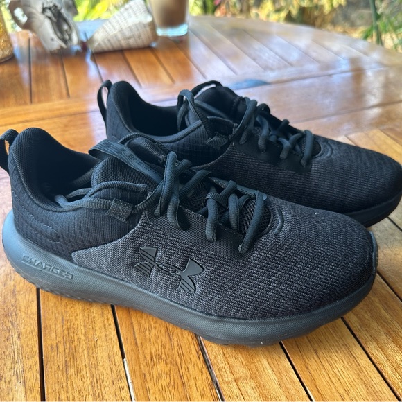 Under Armour sneakers - Picture 1 of 3